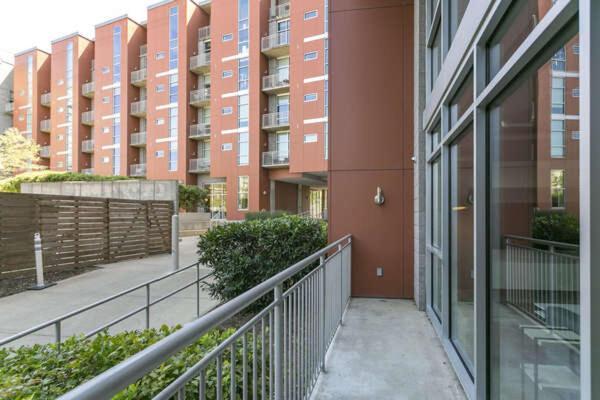 Luxe + Modern Johnny Cash Inspired Executive Condo Nashville Exterior photo
