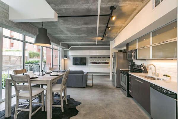 Luxe + Modern Johnny Cash Inspired Executive Condo Nashville Exterior photo